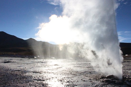Vapor emergiendo del suelo